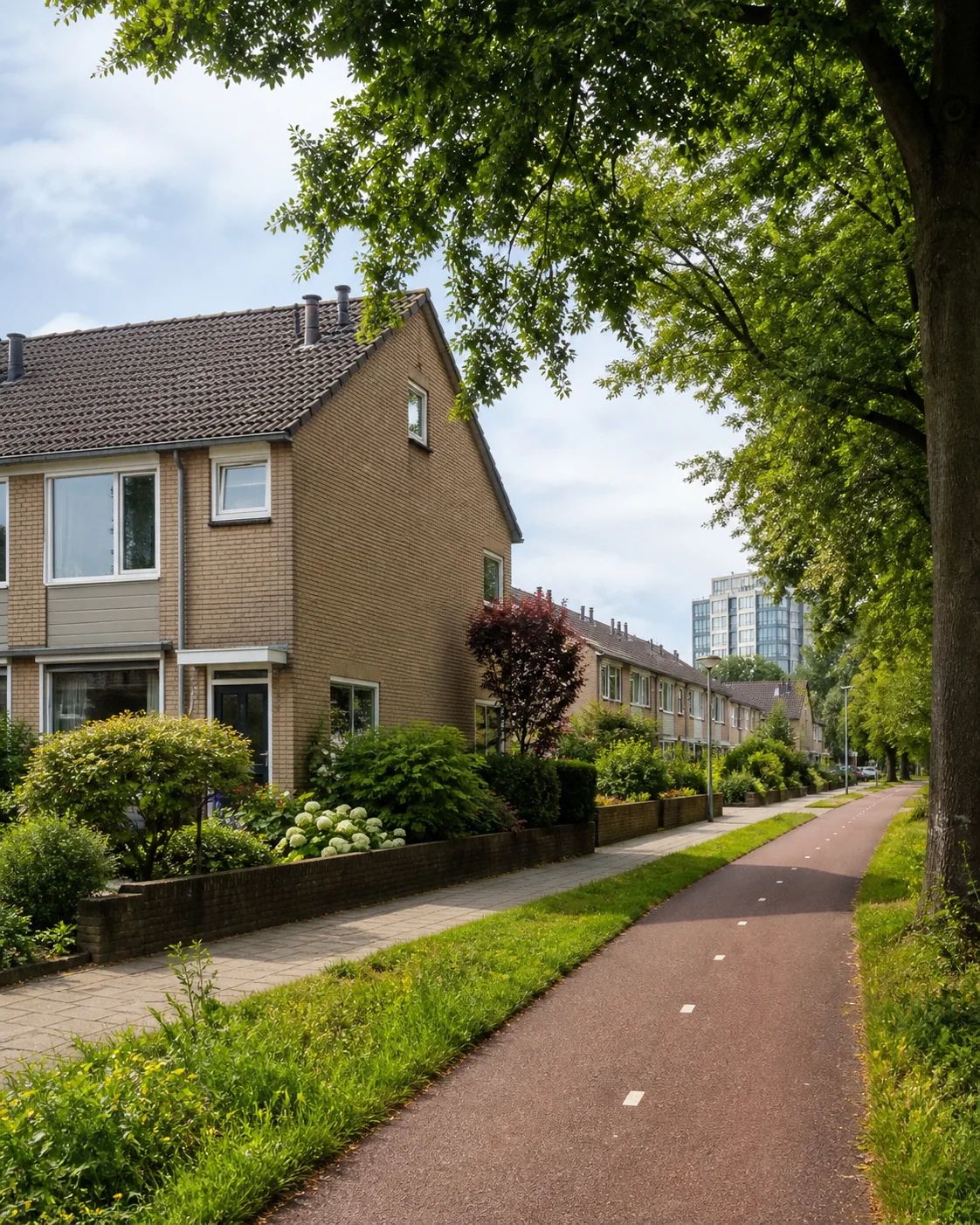 Groene woonstraat met woningen in Achtse Barrier–Spaaihoef, Eindhoven