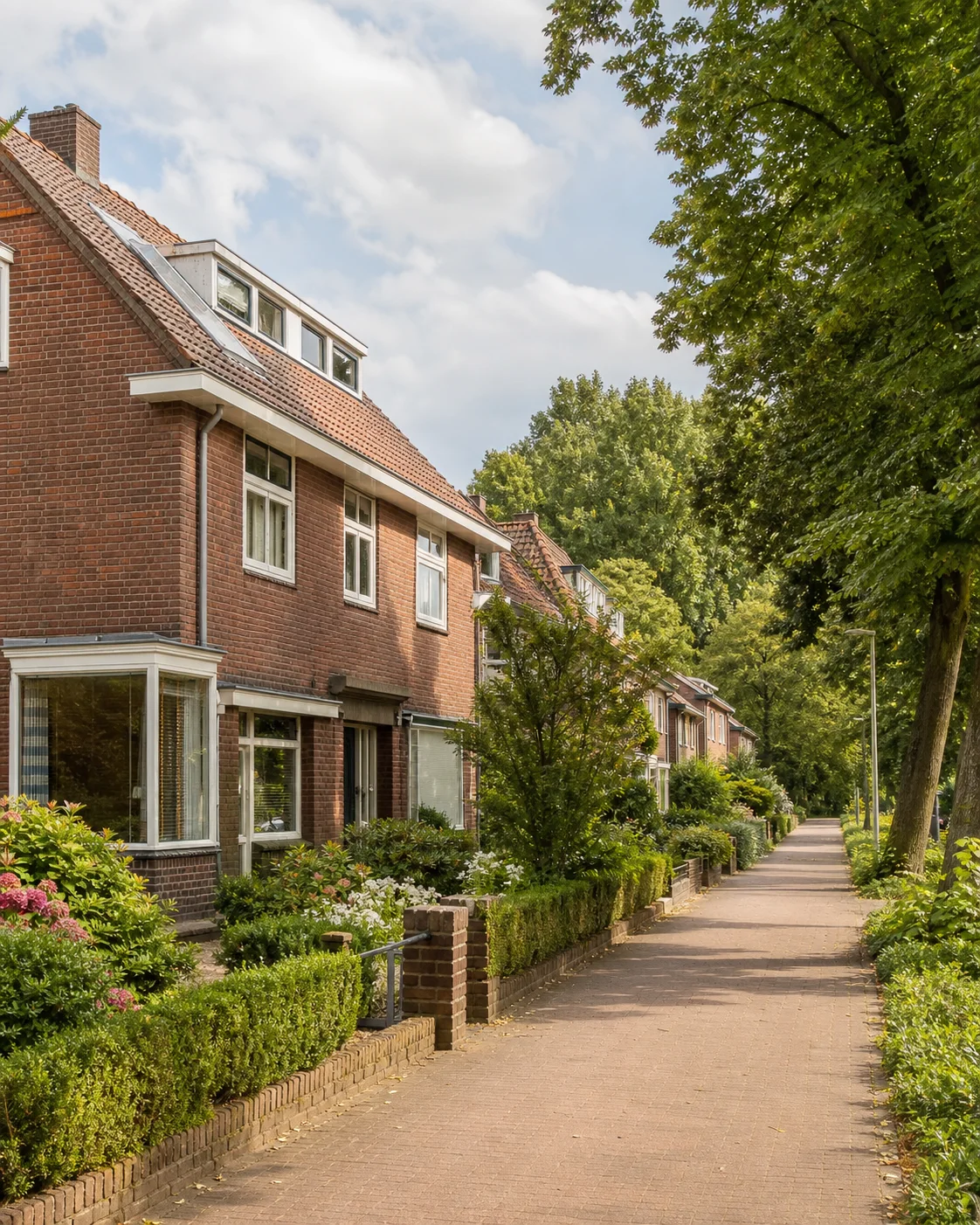 Groene woonstraat met woningen in Bennekel-West/Gagelbosch, Eindhoven