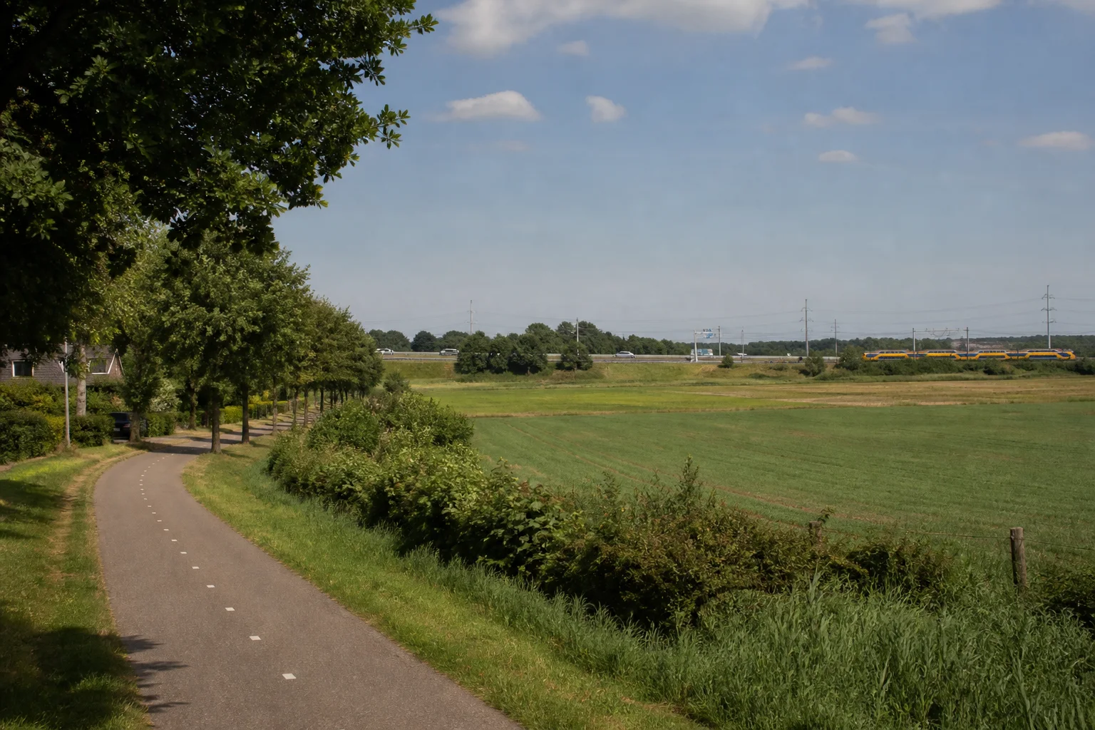 Huis laten taxeren in Maarheeze | NWWI | €599 all-in 3 Dorpslandschap met woningen en spoorverbinding rond Maarheeze
